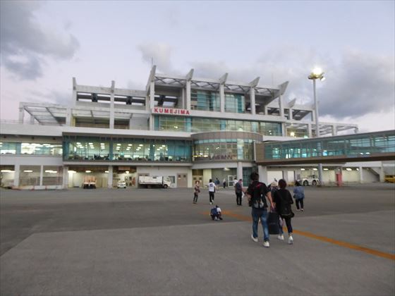 久米島空港正面