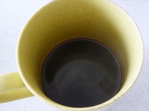 【成城石井】　コロンビア産　有機カフェインレスインスタントコーヒーがマグに入っているところ
