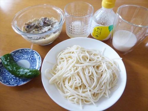 無塩うどん（レモンめんつゆ）、レンチン茶碗蒸し、きゅうり、酒粕甘酒