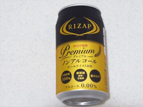 RIZAP監修　プレミアムノンアルコールビールテイスト飲料のパッケージ